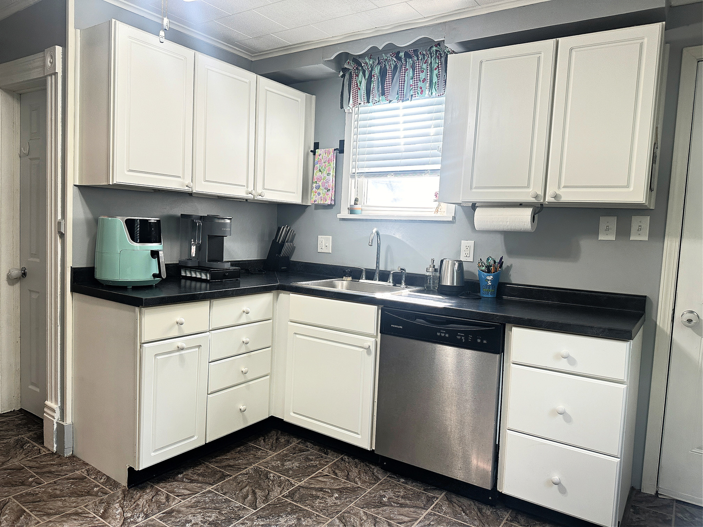 213 W 6th Street