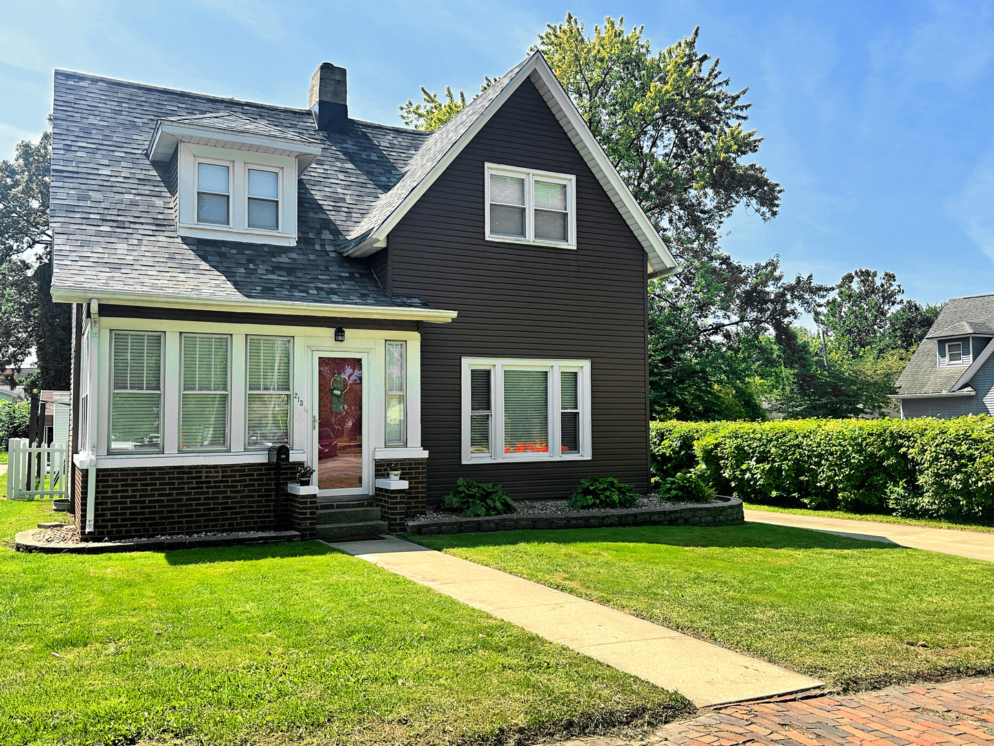 213 W 6th Street