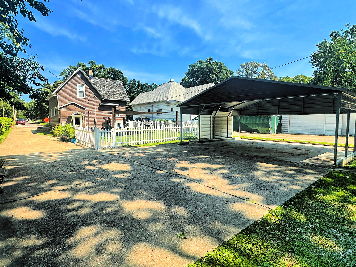 213 W 6th Street