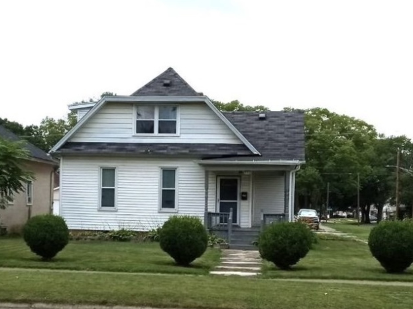 912 N Bloomington Street
