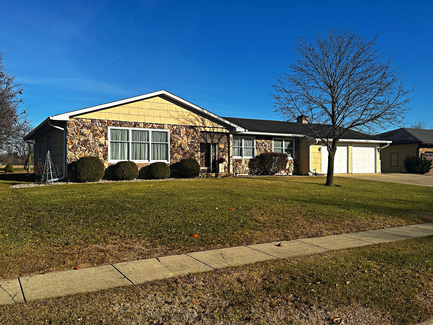 5 Liz Mar Place