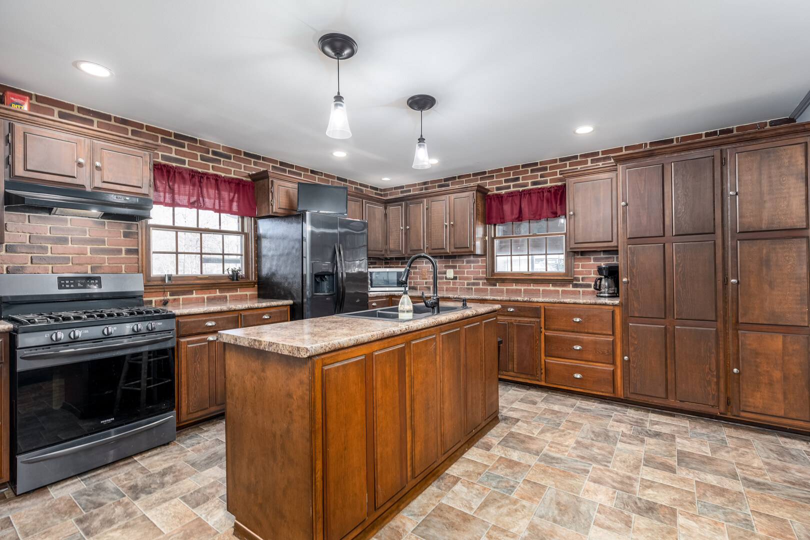 27 Oakbrook Drive