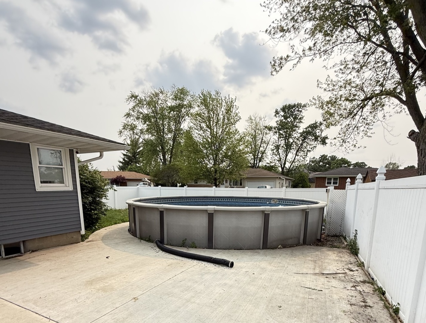 95 Manhattan Drive