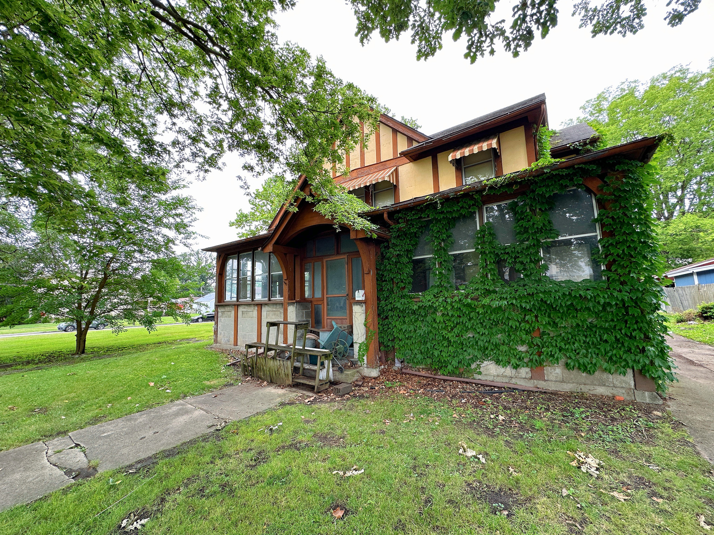 218 S Vermillion Street