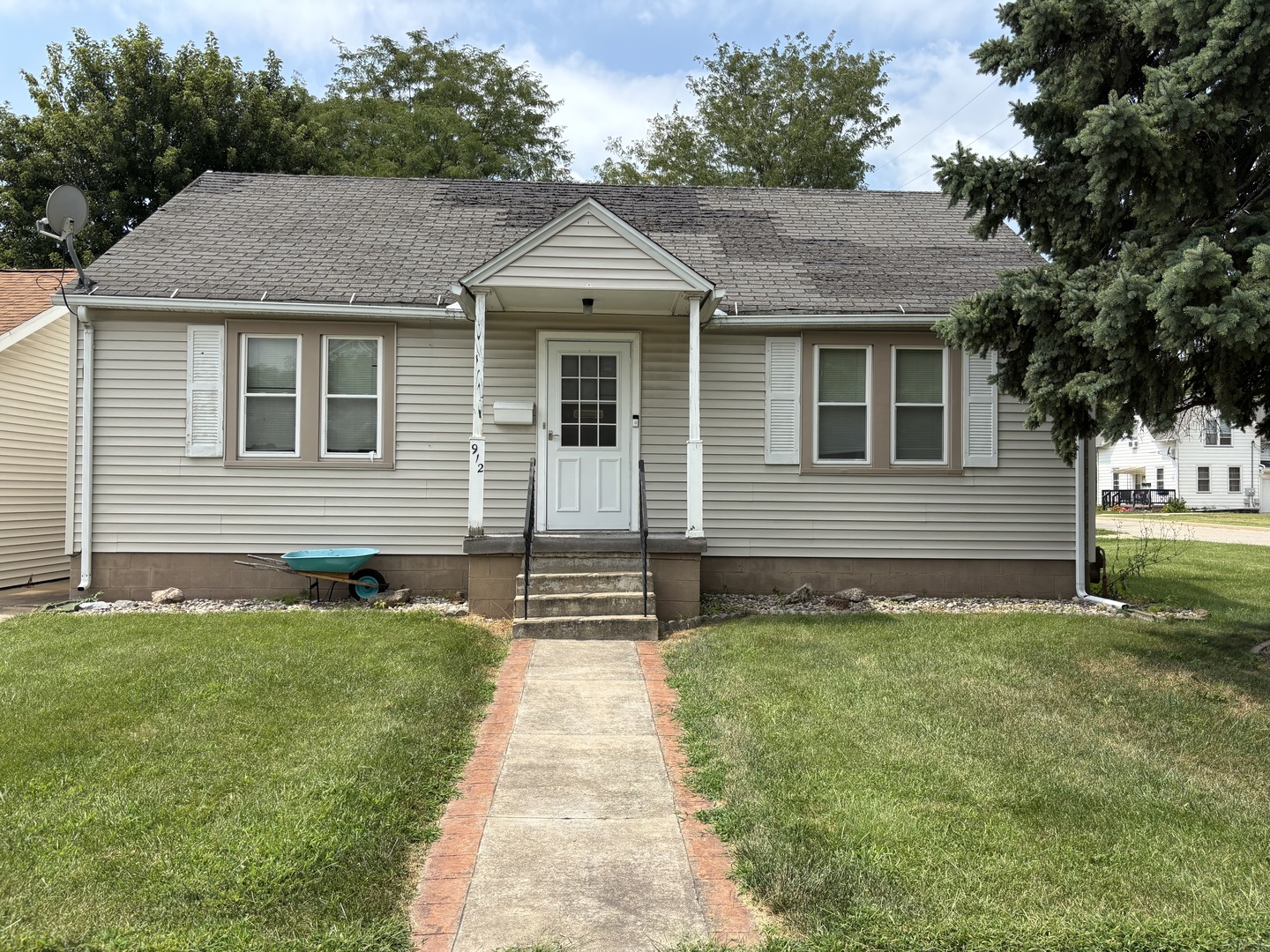 912 N VERMILLION Street