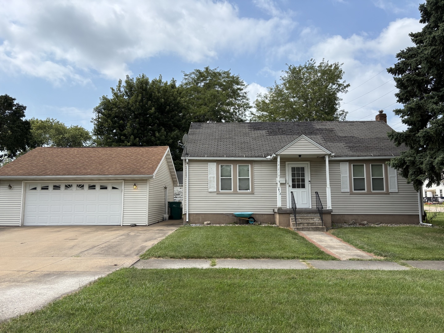 912 N VERMILLION Street