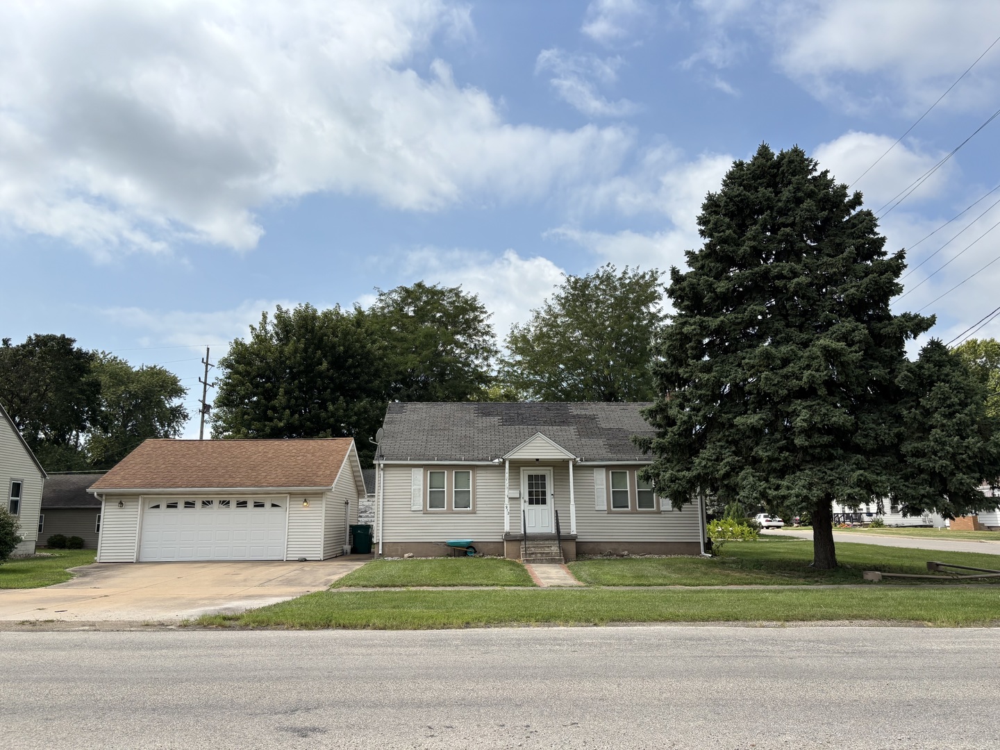 912 N VERMILLION Street