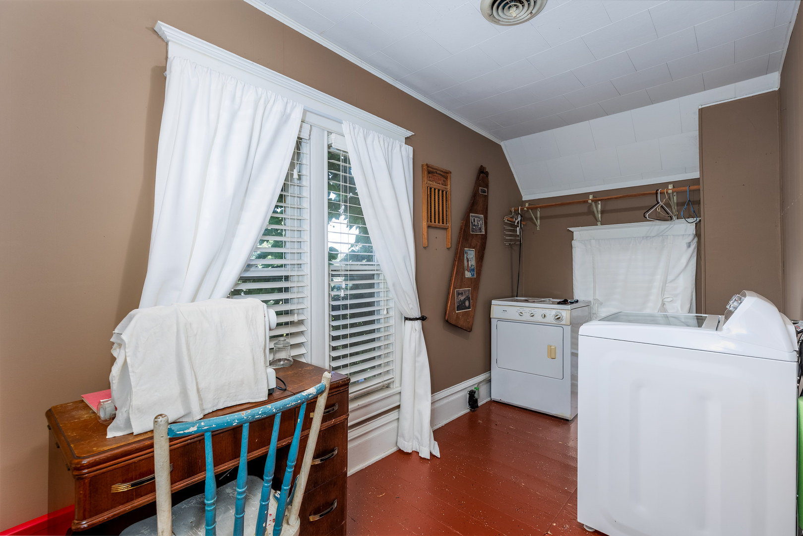 303 N Walnut Street