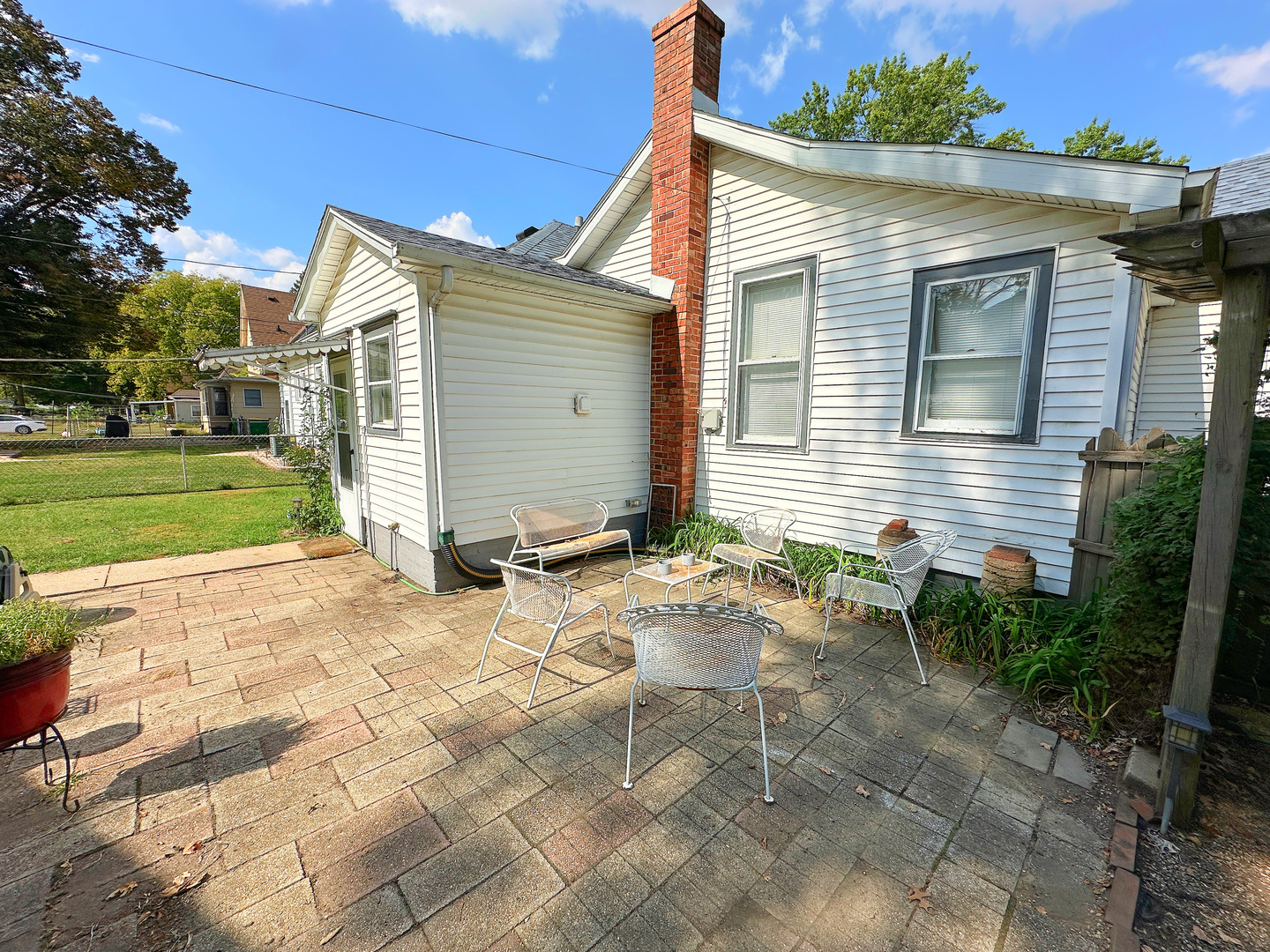 107 W Larue Street