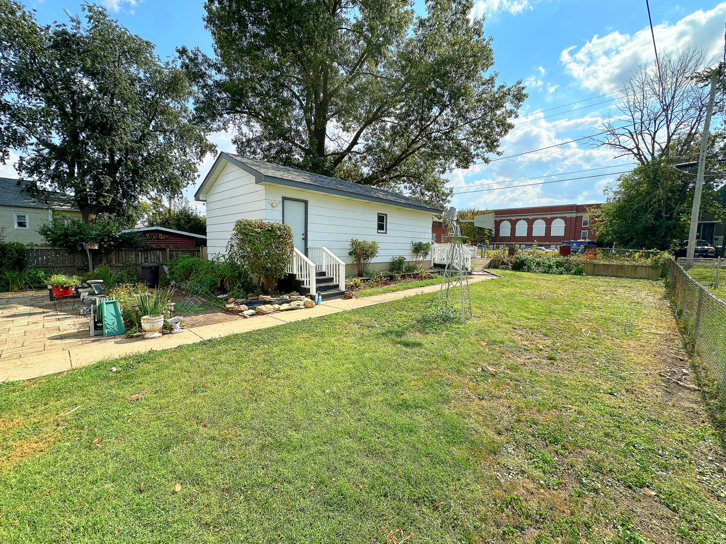 107 W Larue Street
