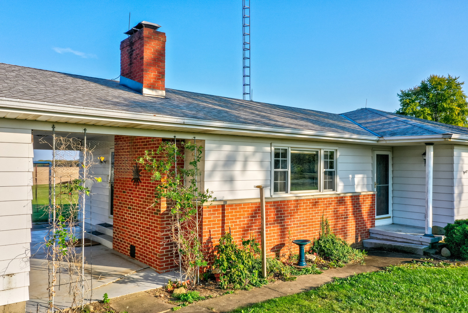 1526 E 18th Road