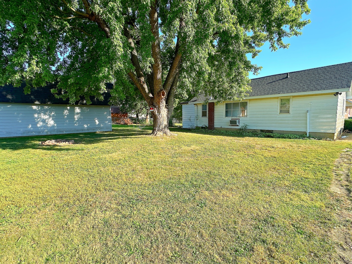 804 Lundy Street