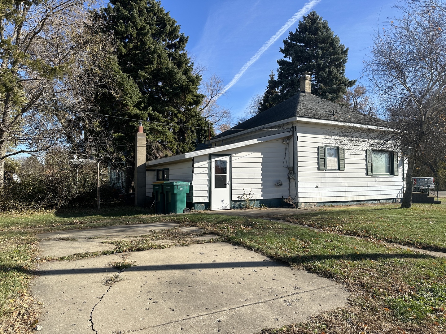 904 E Bridge Street