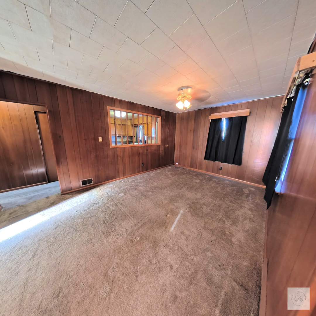 206 E 4th Street