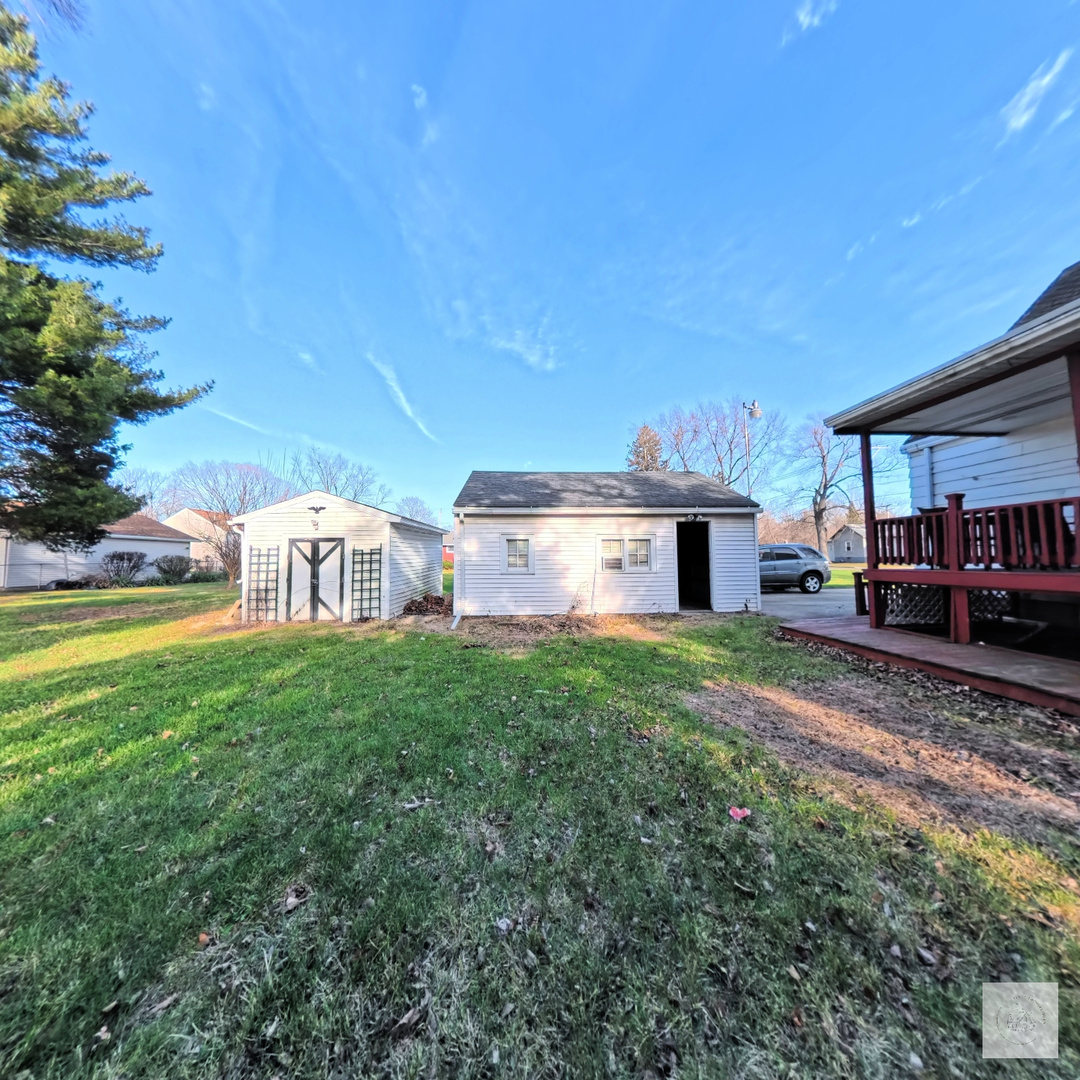 206 E 4th Street