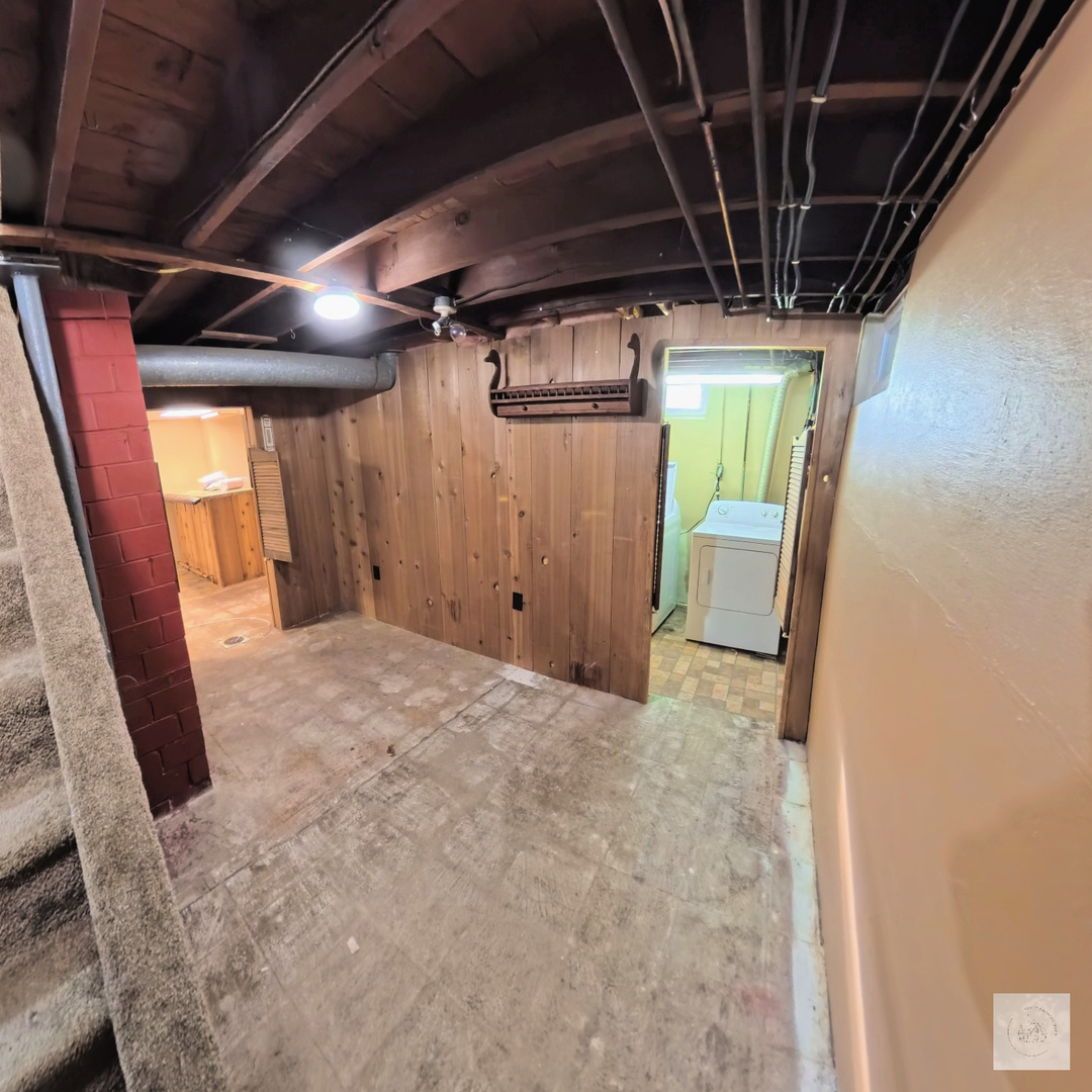 206 E 4th Street