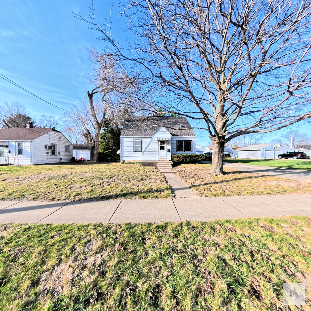 206 E 4th Street