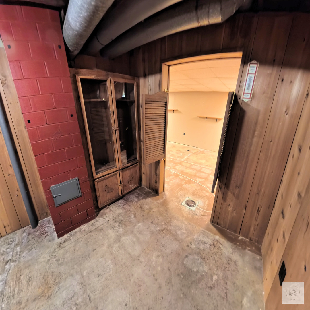 206 E 4th Street