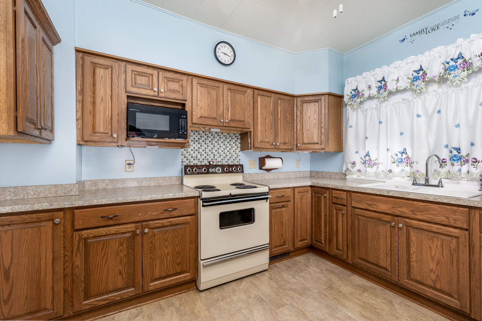 216 W 10th Street