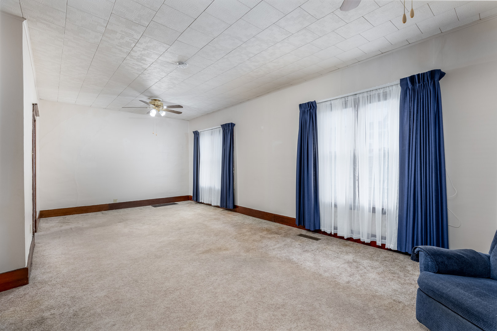 216 W 10th Street