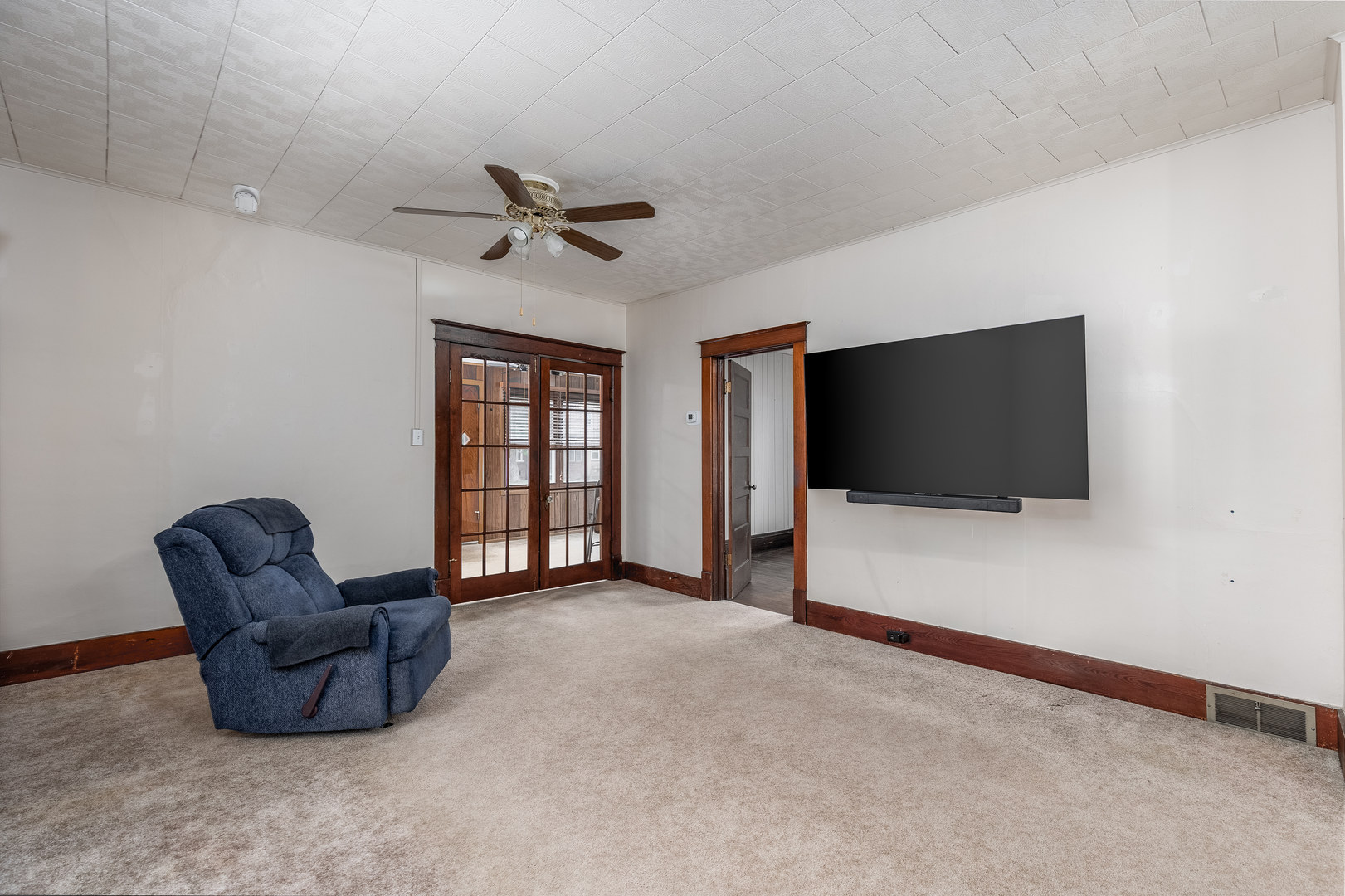 216 W 10th Street
