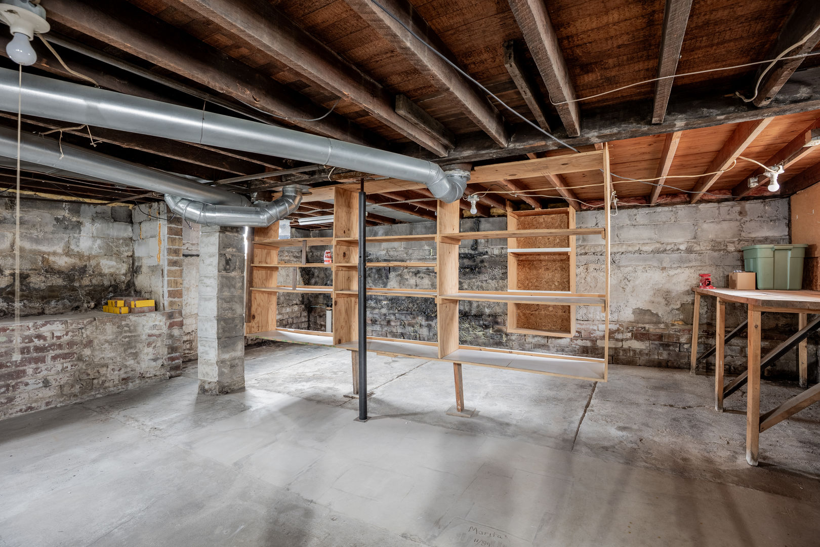 216 W 10th Street