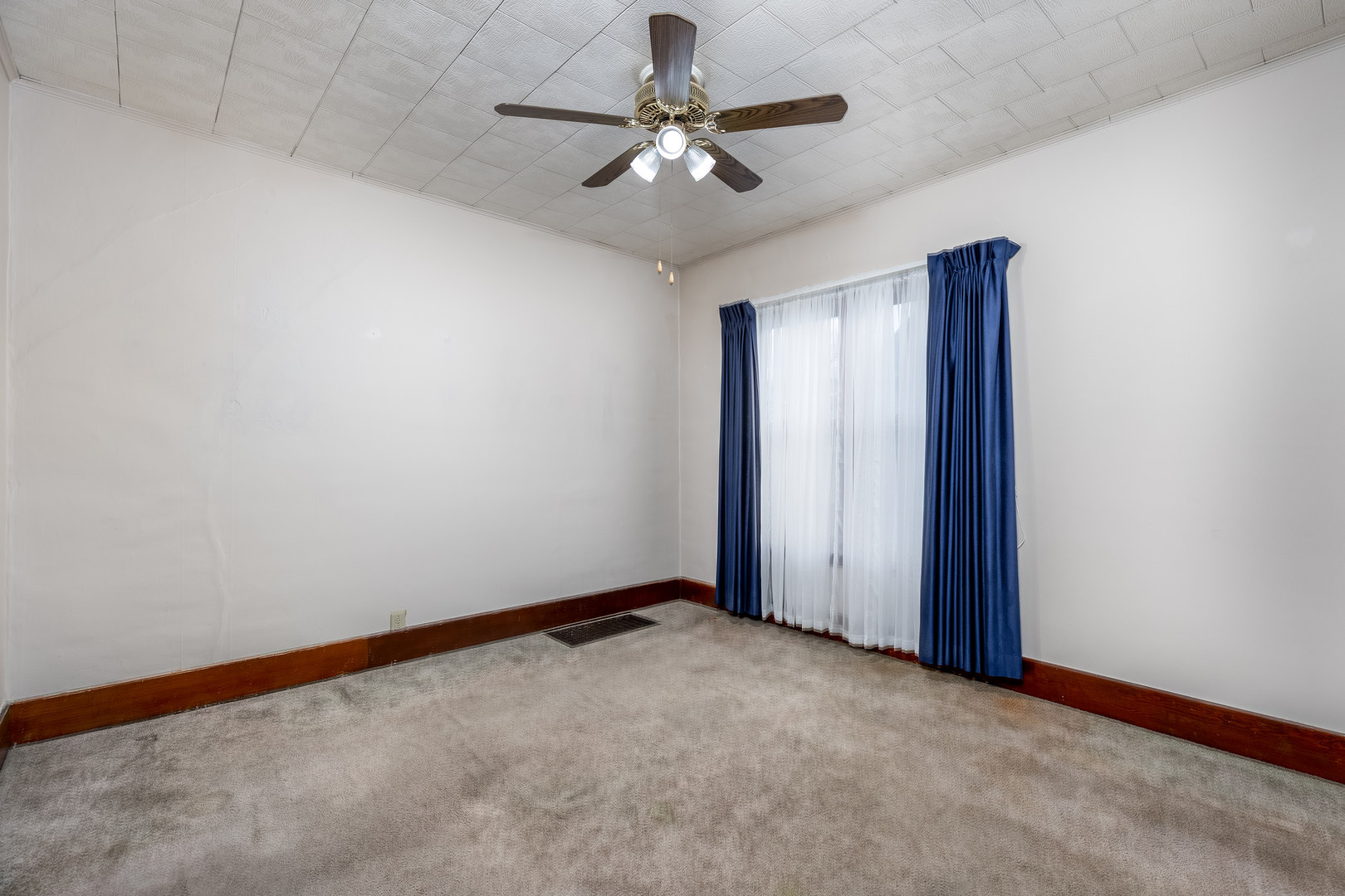 216 W 10th Street