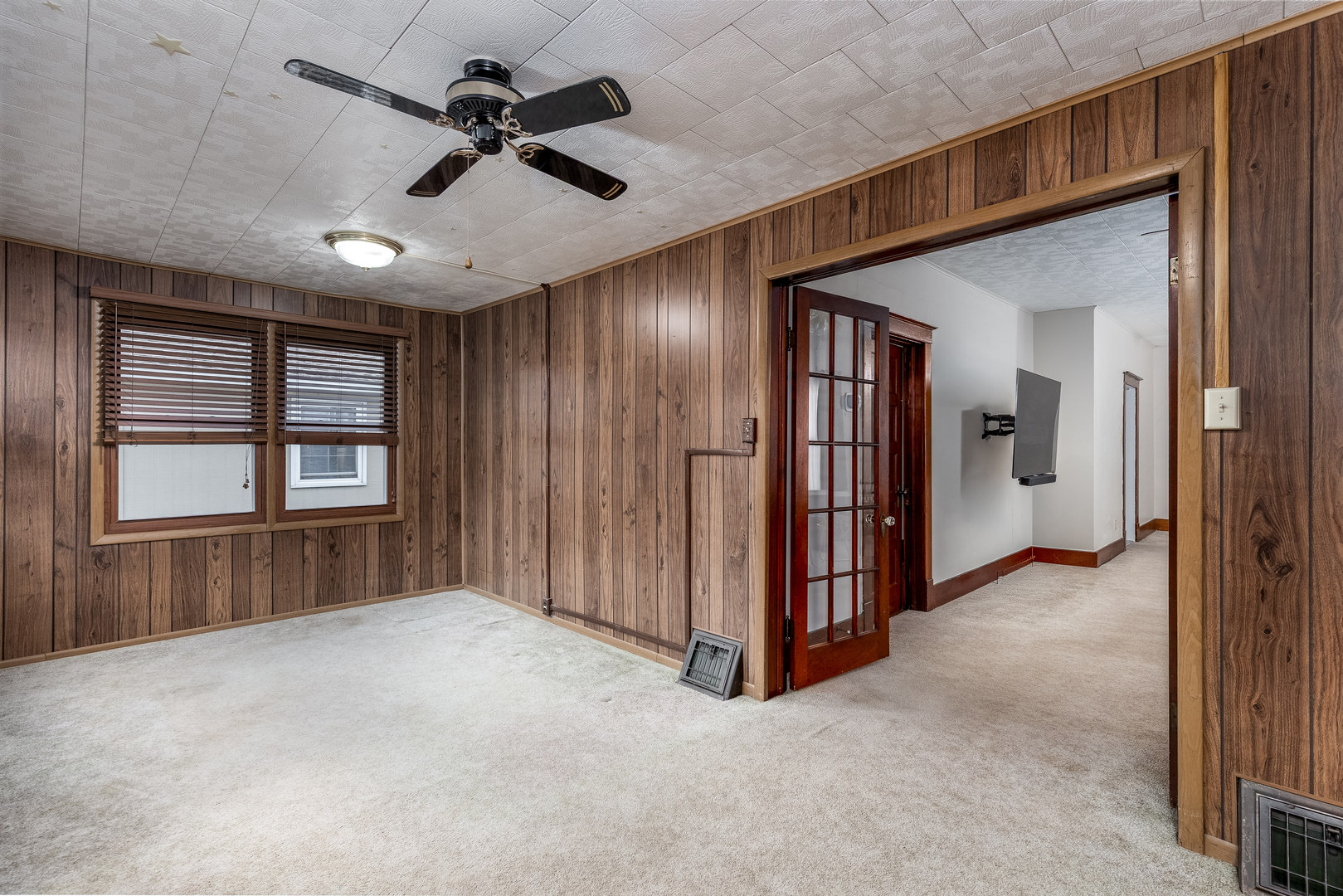 216 W 10th Street
