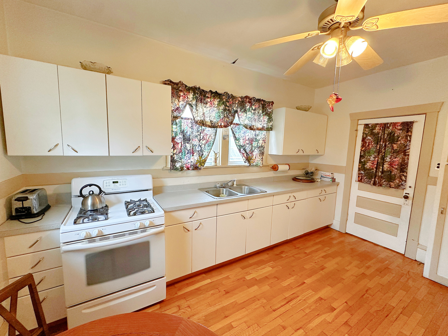 1121 E MAIN Street