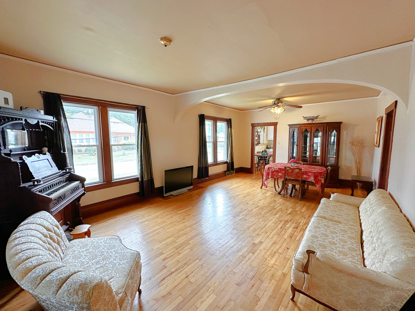 1121 E MAIN Street