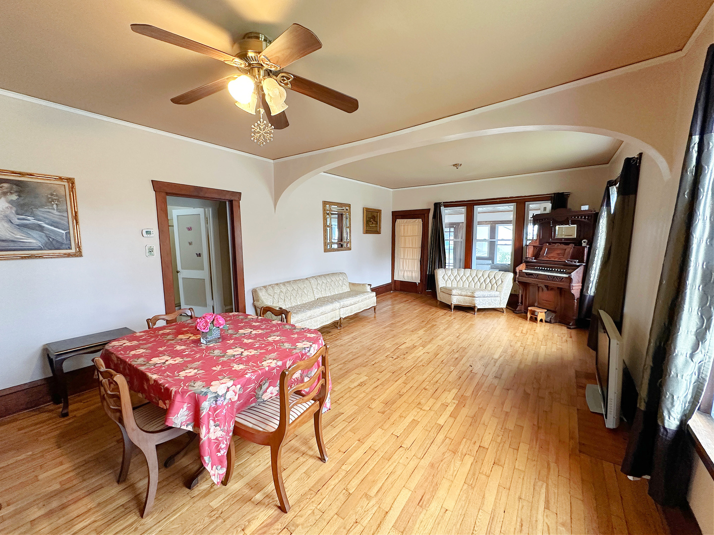 1121 E MAIN Street