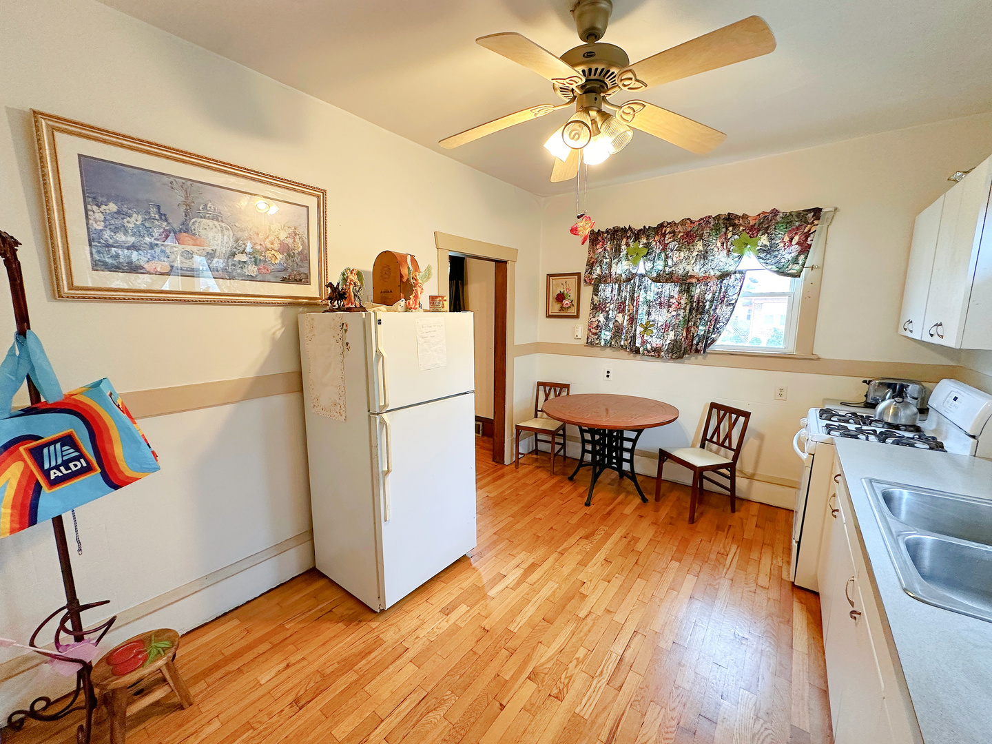 1121 E MAIN Street