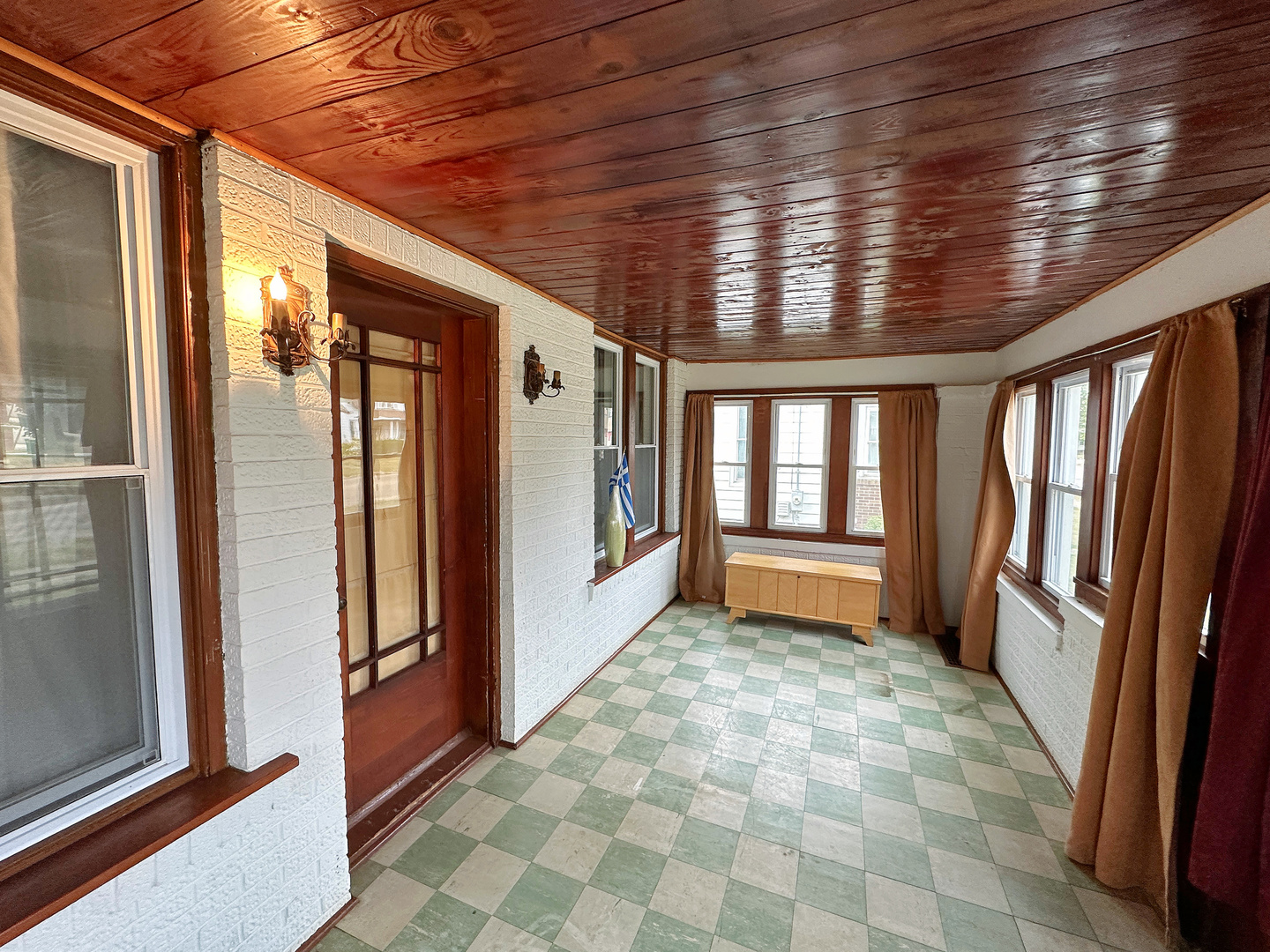 1121 E MAIN Street