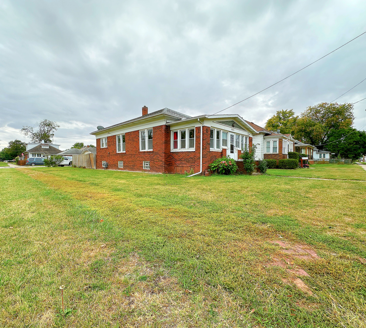 1121 E MAIN Street