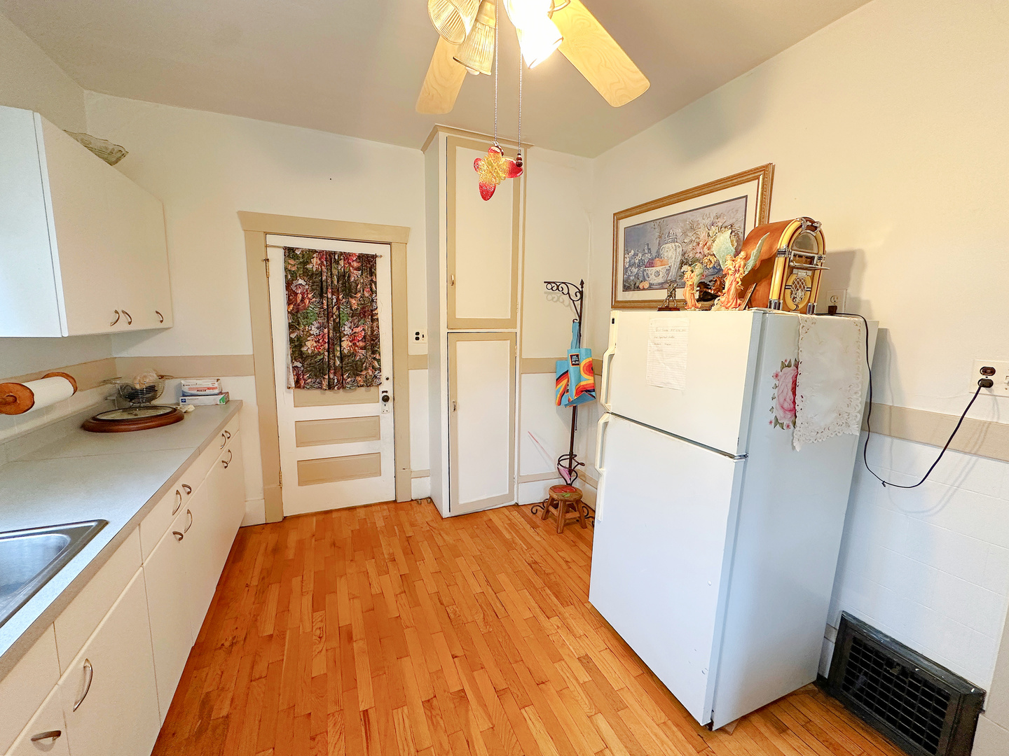1121 E MAIN Street