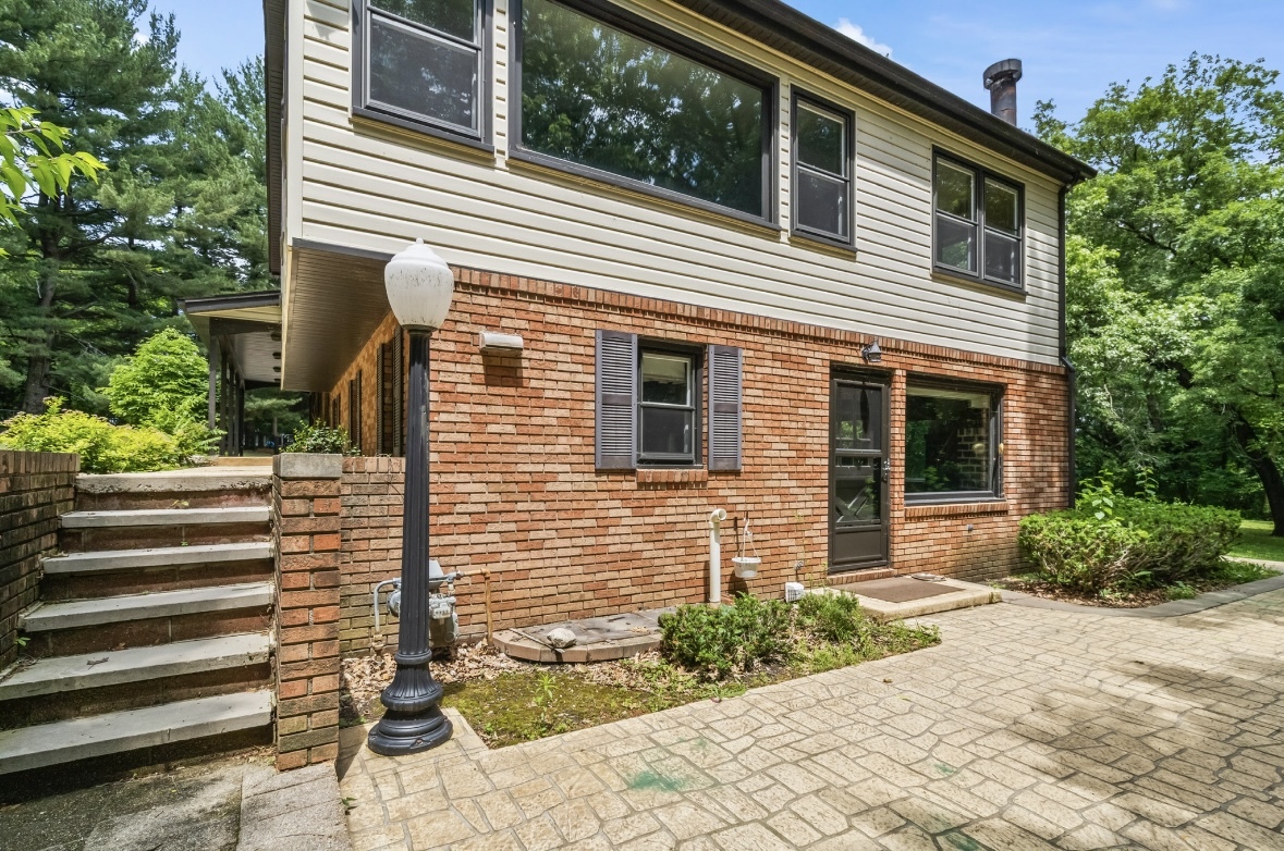 1368 E 16th Road