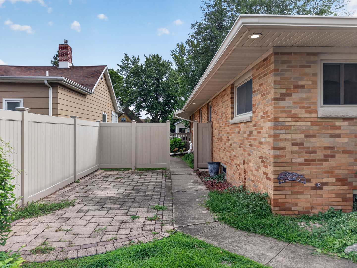 206 W LaRue Street