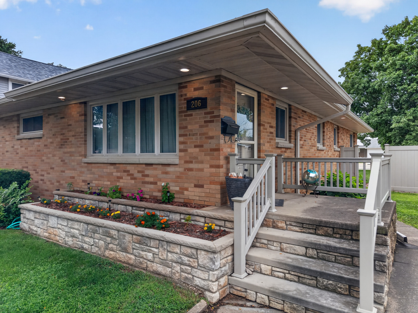 206 W LaRue Street