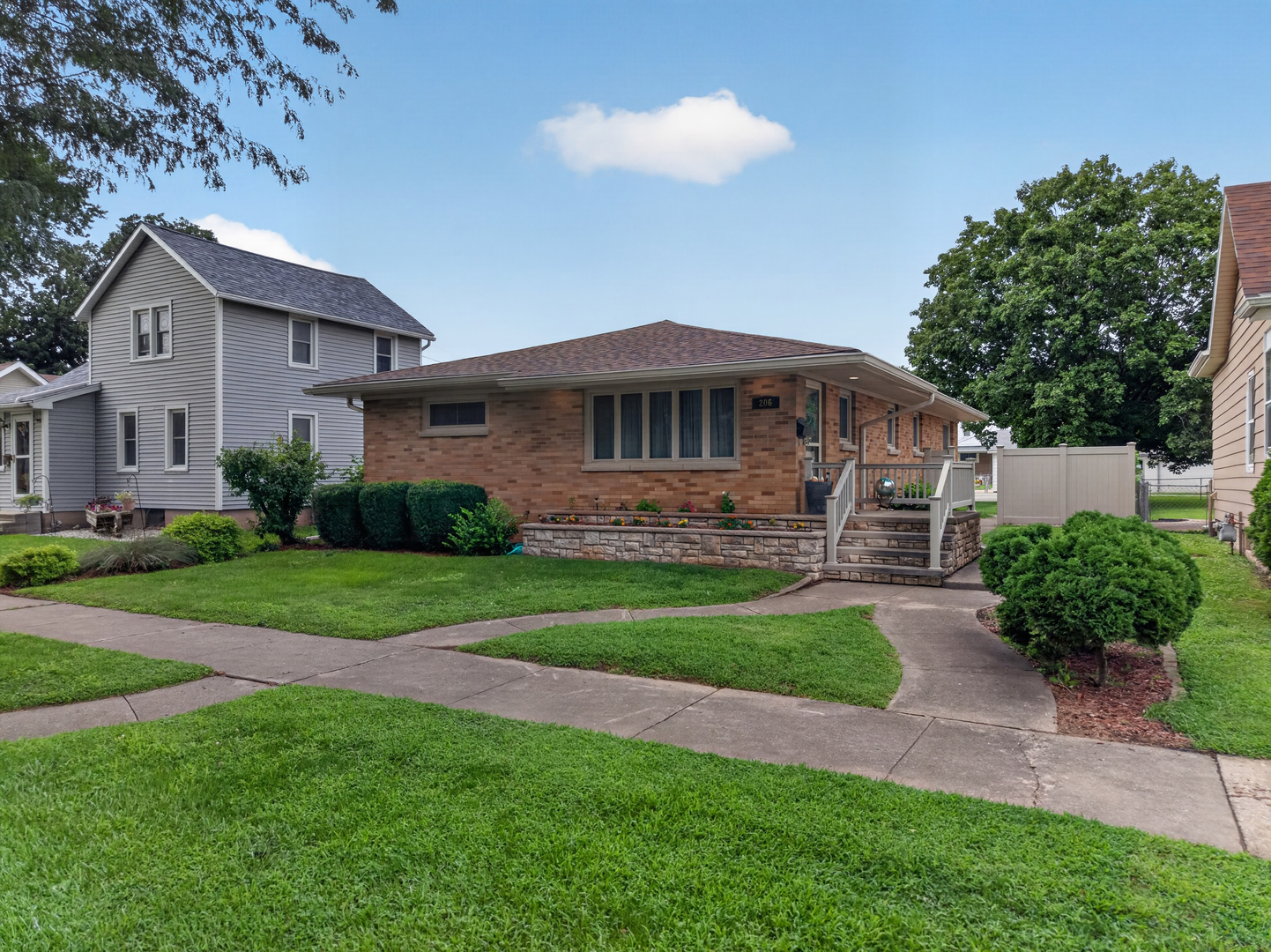 206 W LaRue Street