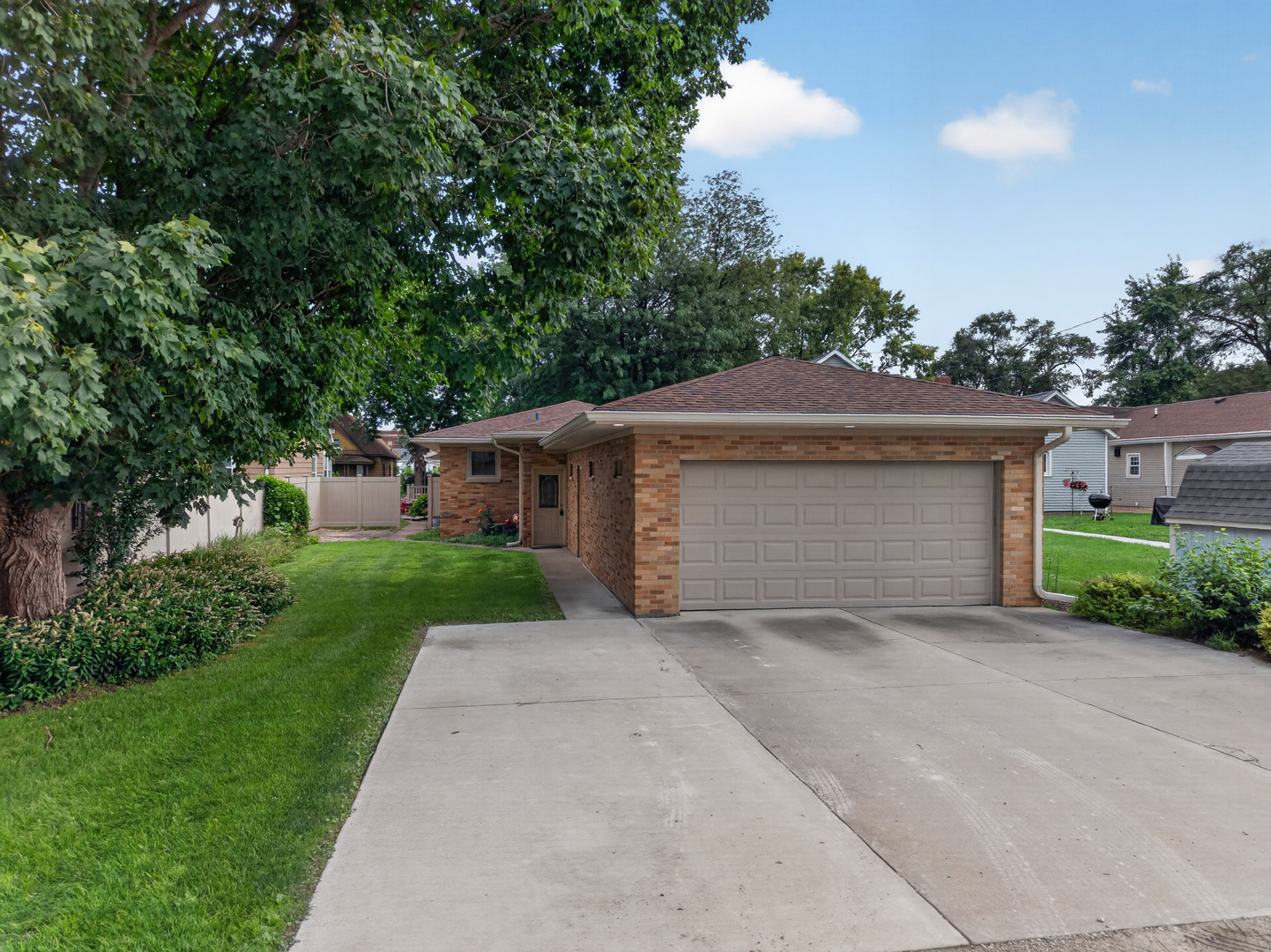 206 W LaRue Street