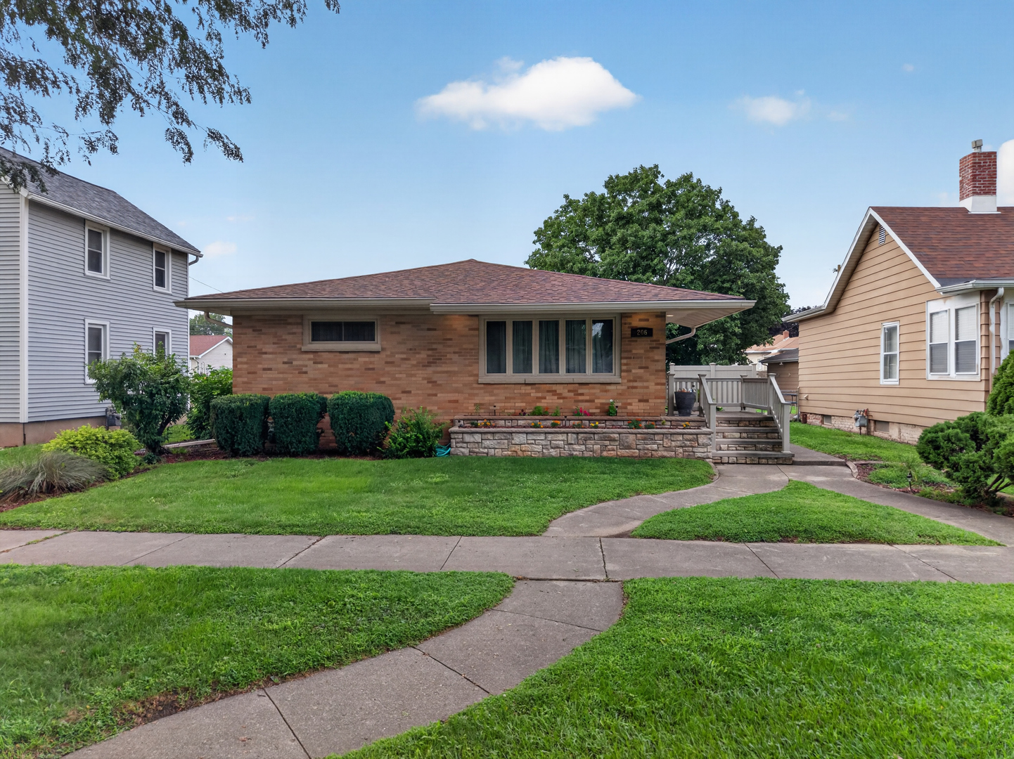 206 W LaRue Street