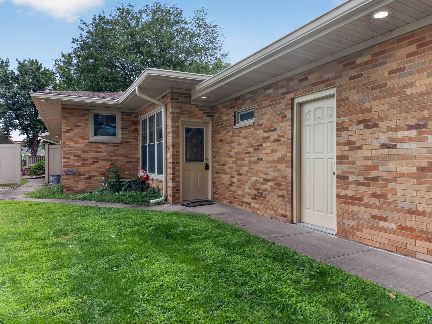 206 W LaRue Street