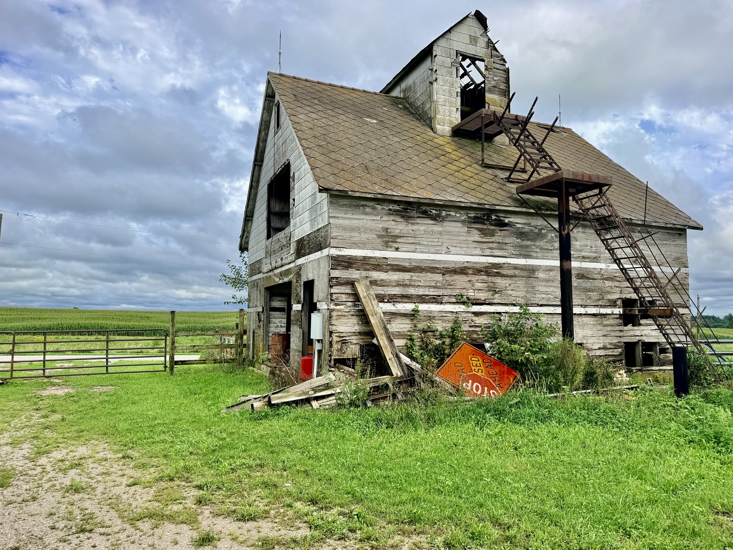 1146 N 2150th Road