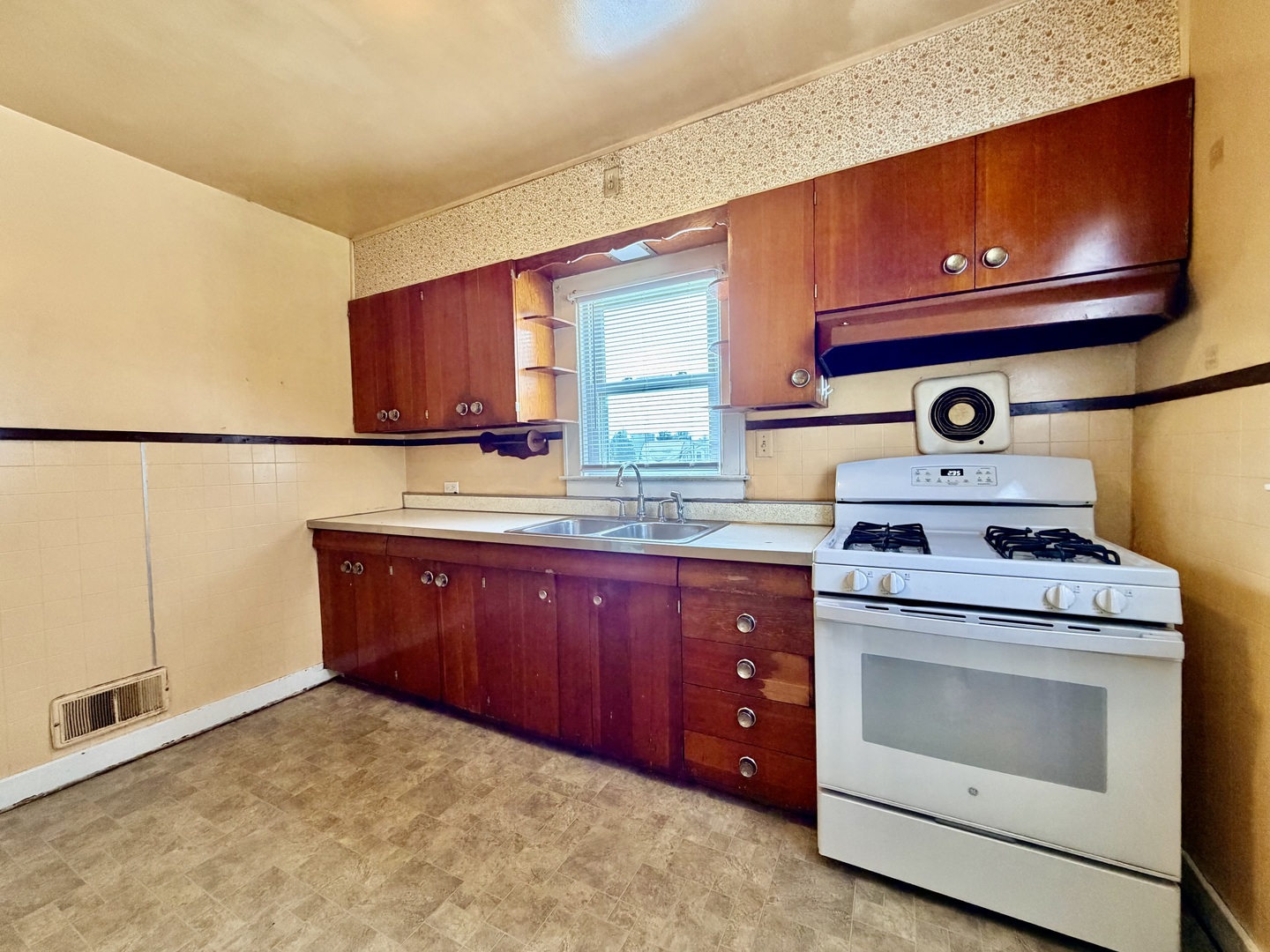 800 E 12th Street