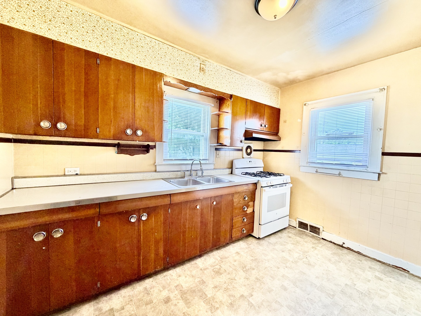 800 E 12th Street