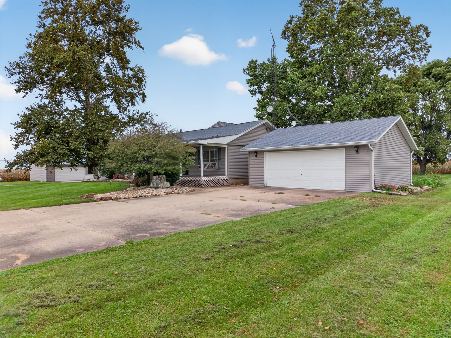 28633 N 200 East Road