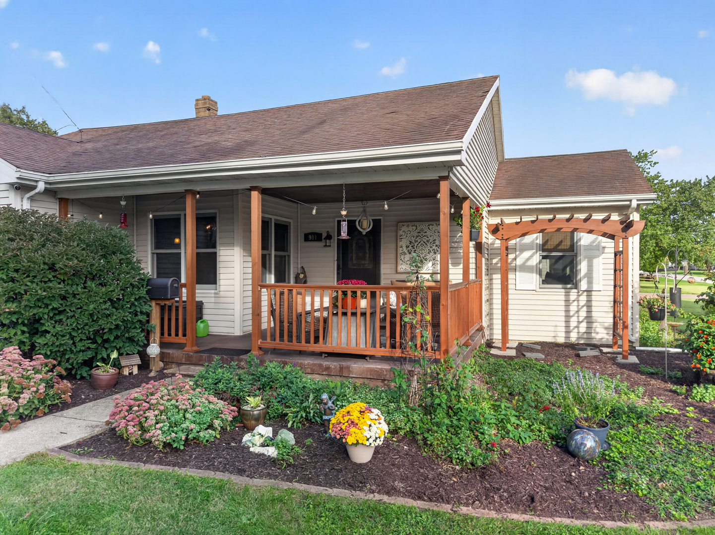 901 Lowden Road