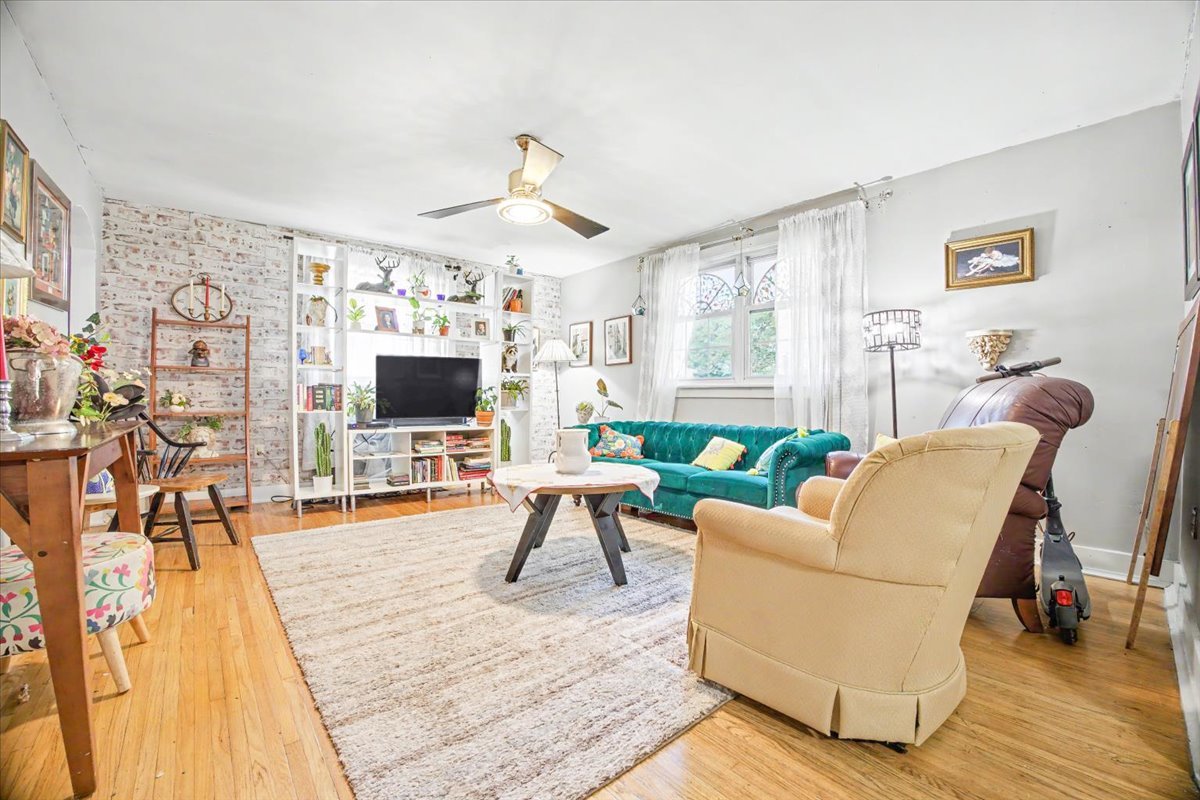 305 W Stanton Street