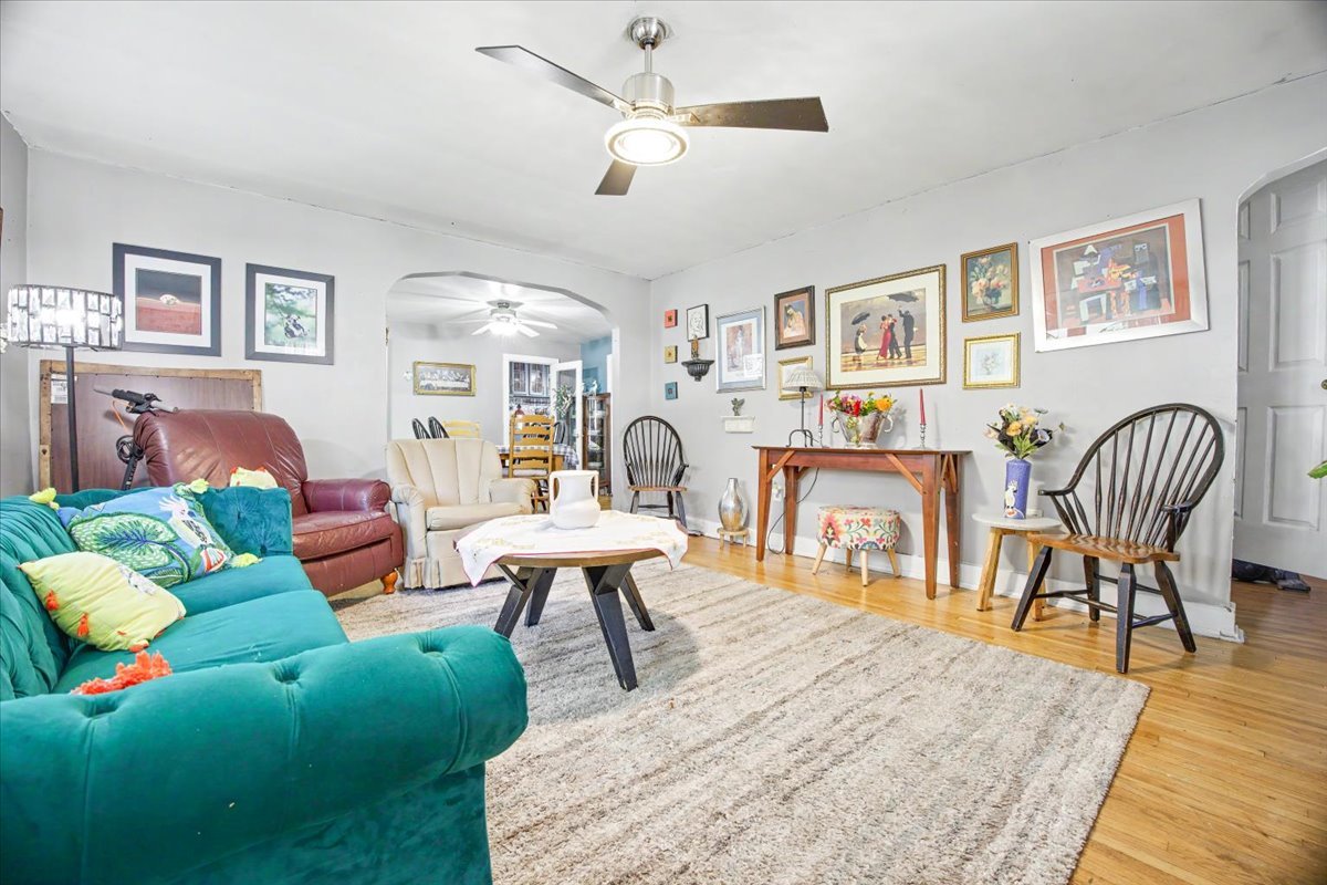 305 W Stanton Street