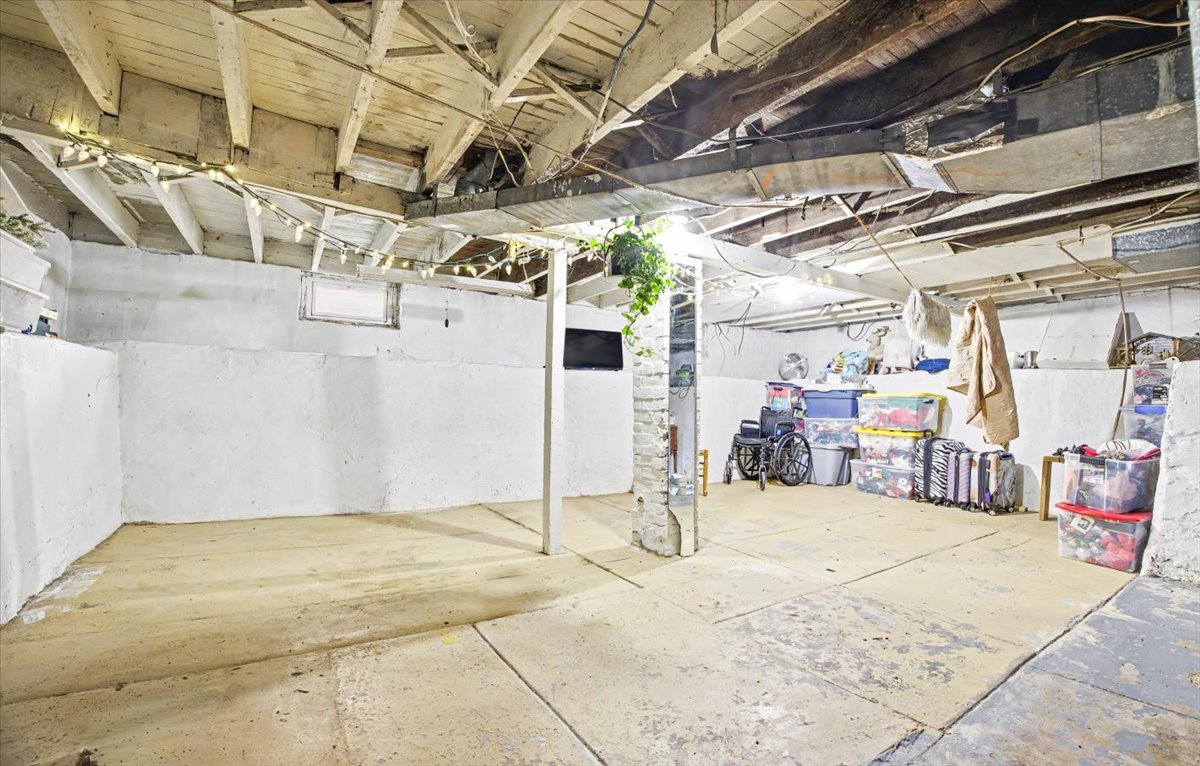 305 W Stanton Street